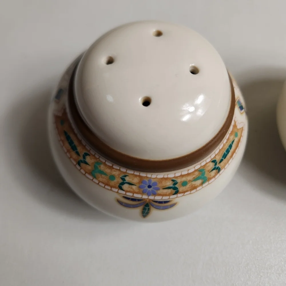 Noritake Chaparral Salt And Pepper Shakers